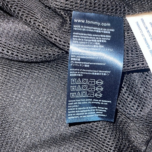 Men’s Tommy Hilfiger Black Jacket! Medium size. Hilfiger on the back of the neck - Picture 4 of 6